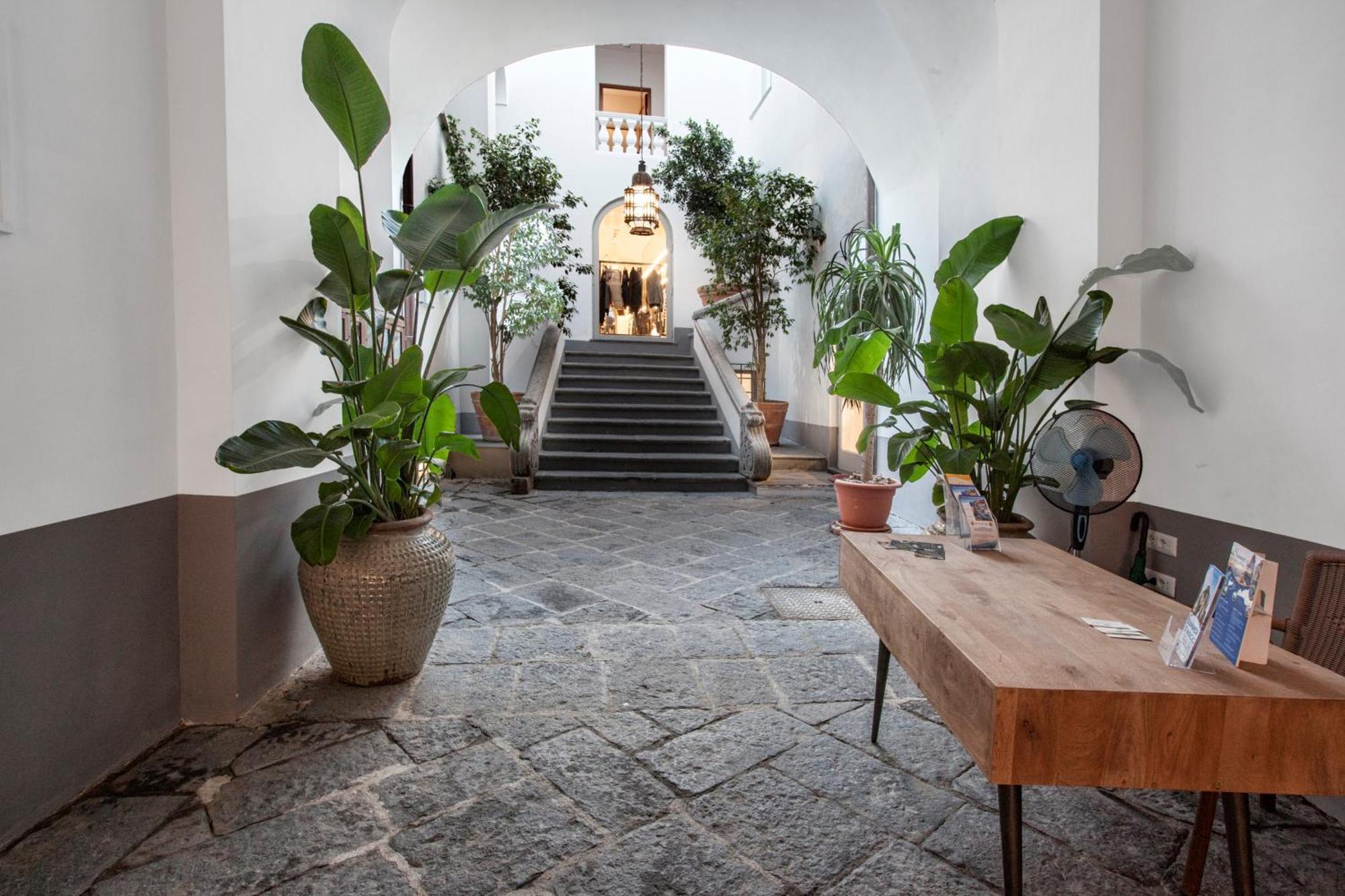 Amore Rentals - Appartamento Terrazza Tasso Sorrento Bagian luar foto