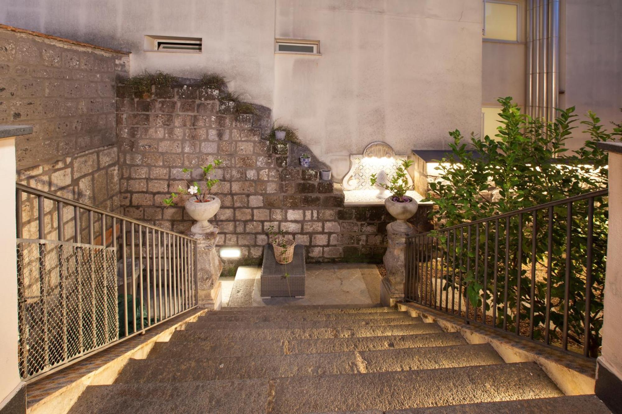 Amore Rentals - Appartamento Terrazza Tasso Sorrento Bagian luar foto