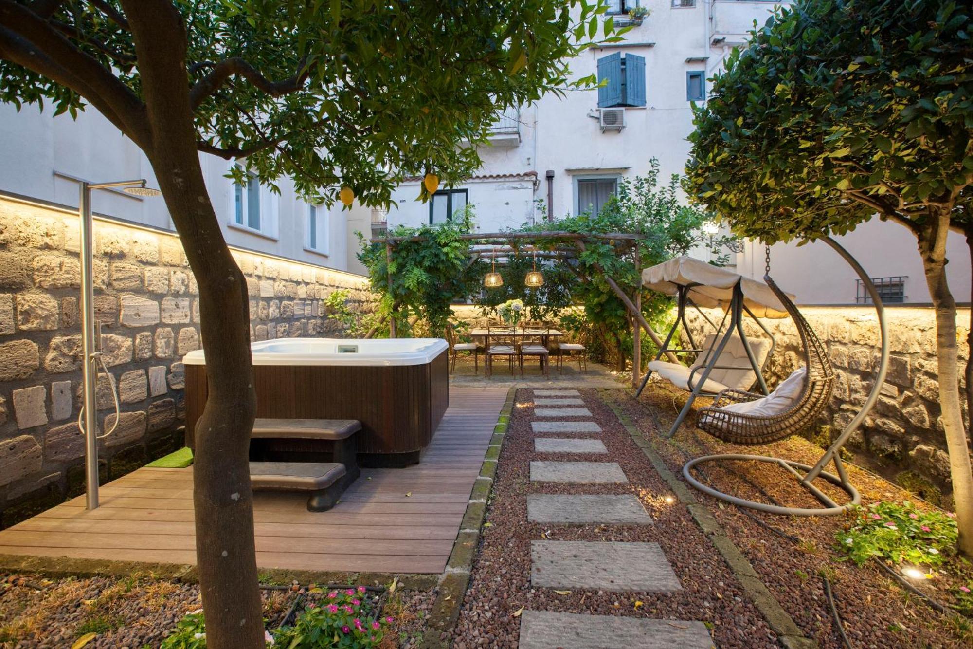 Amore Rentals - Appartamento Terrazza Tasso Sorrento Bagian luar foto