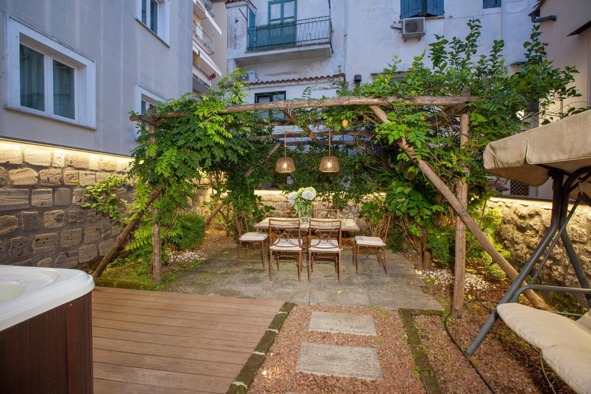Amore Rentals - Appartamento Terrazza Tasso Sorrento Bagian luar foto