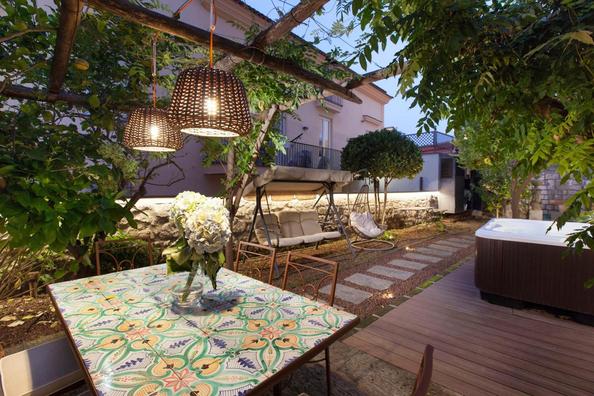 Amore Rentals - Appartamento Terrazza Tasso Sorrento Bagian luar foto