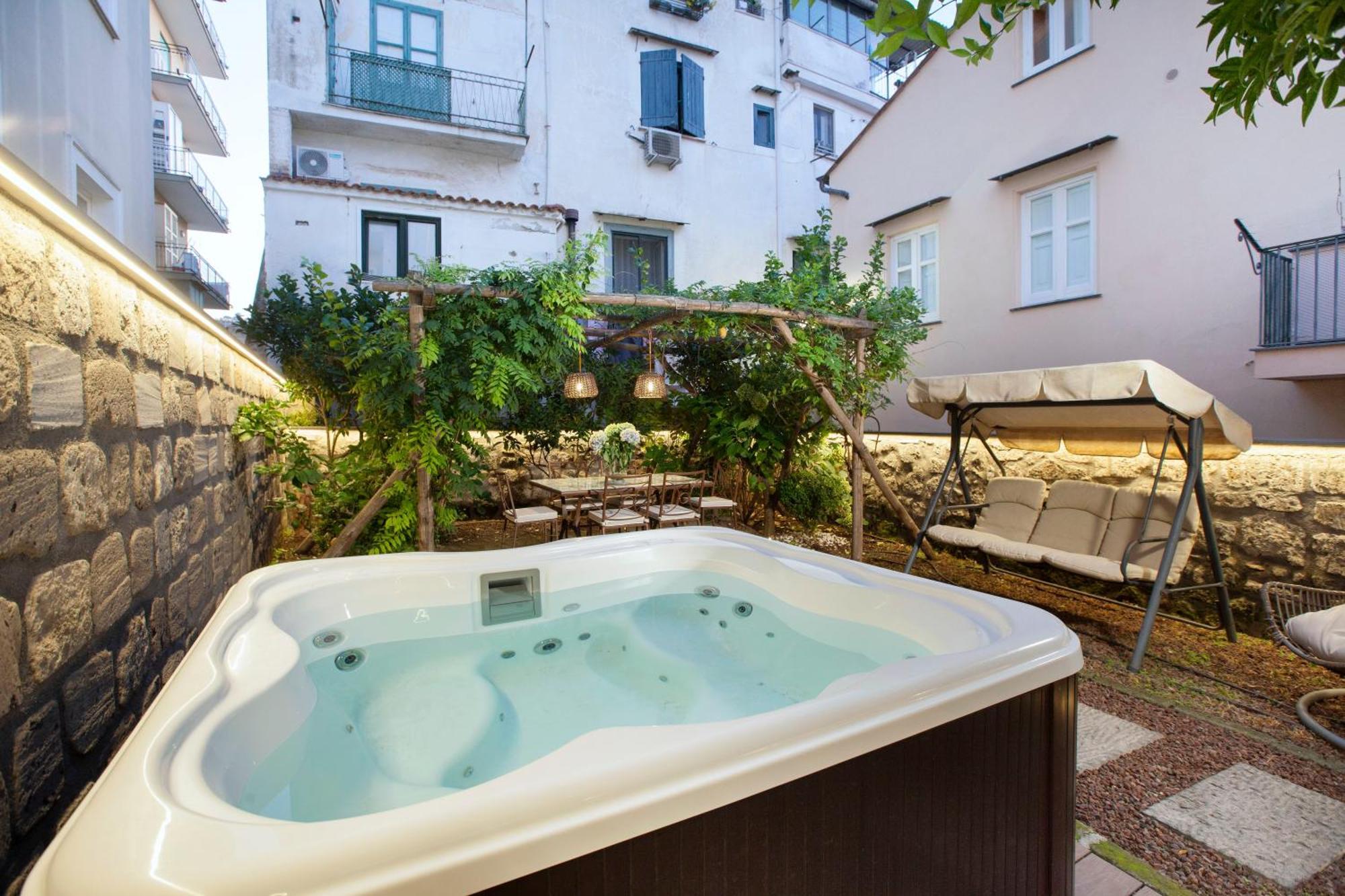 Amore Rentals - Appartamento Terrazza Tasso Sorrento Bagian luar foto