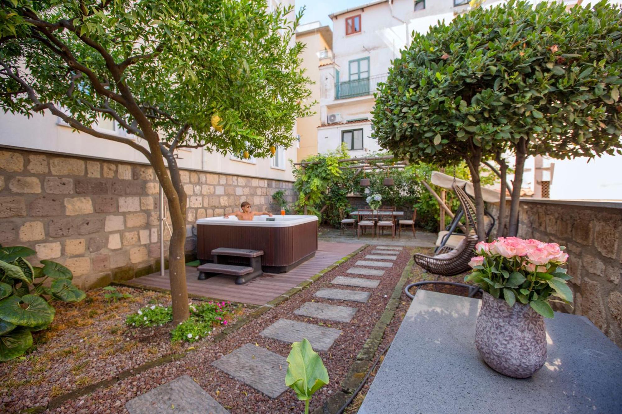 Amore Rentals - Appartamento Terrazza Tasso Sorrento Bagian luar foto
