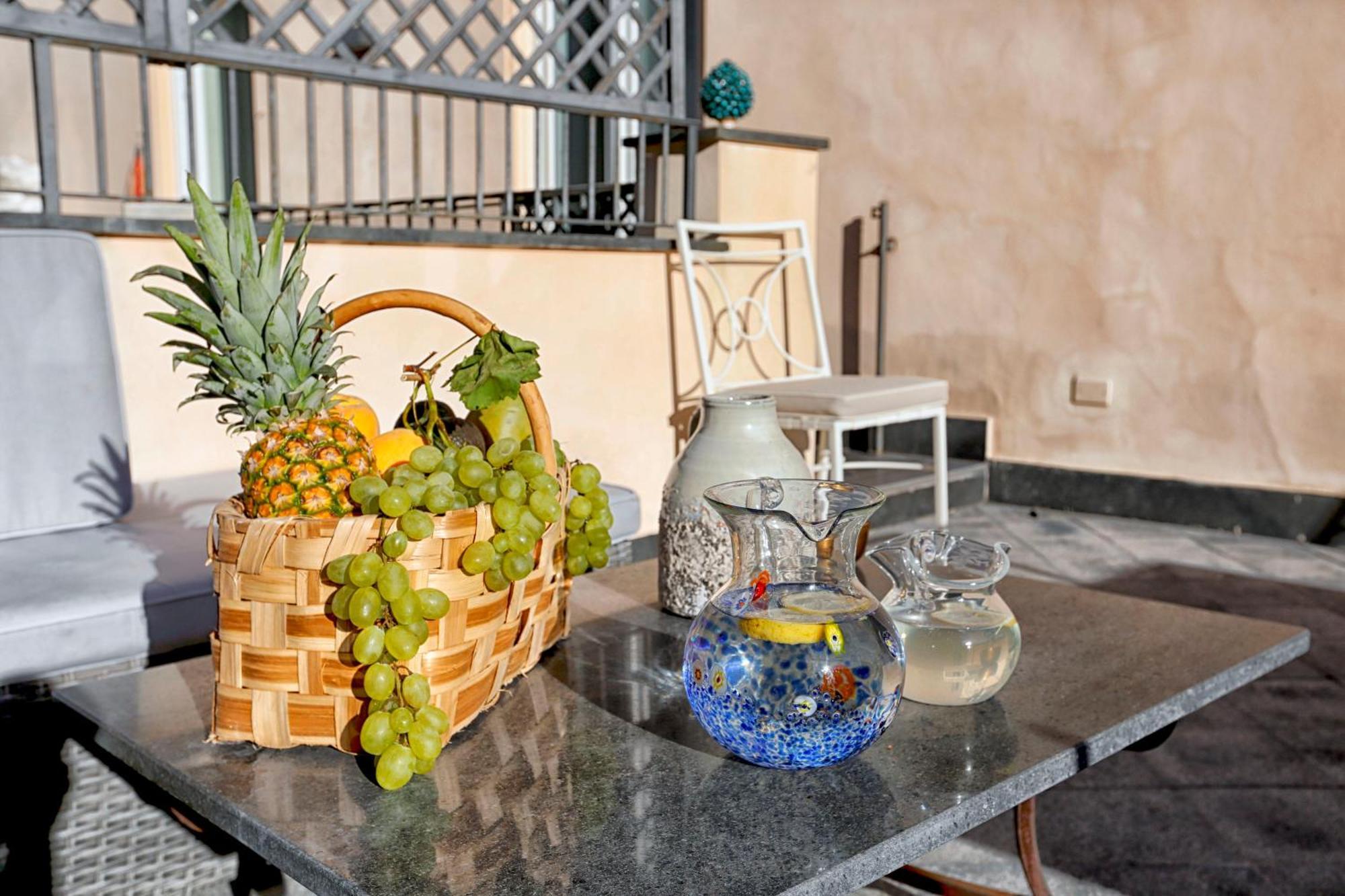 Amore Rentals - Appartamento Terrazza Tasso Sorrento Bagian luar foto